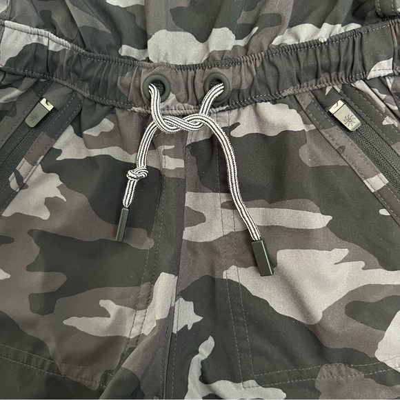 Athleta Girl • Black Camo On the Go Romper • Size XS/6 - Picture 7 of 9